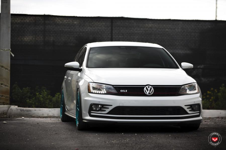  Volkswagen Jetta GLI on Vossen Wheels (LC-109T) 2018 года  (фото 12 из 23)